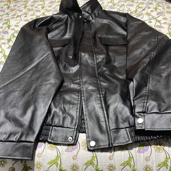 Never worn leather jacket - Picture 3 of 3
